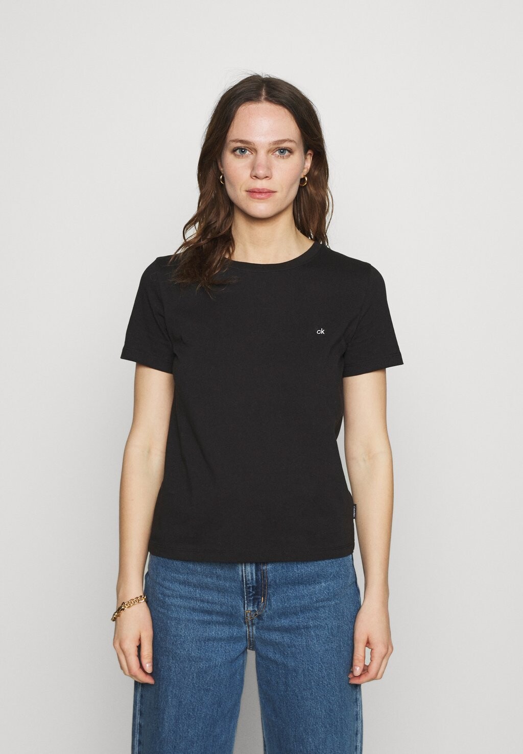 

Базовая футболка Calvin Klein, черный