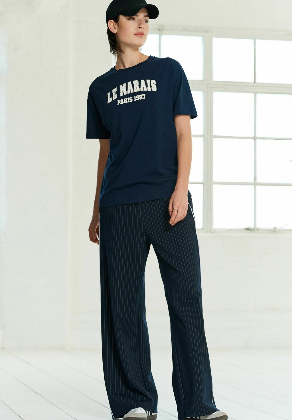 

Футболка с принтом Le Marais Paris City Graphic Short Sleeve Crew Neck Next, цвет navy blue