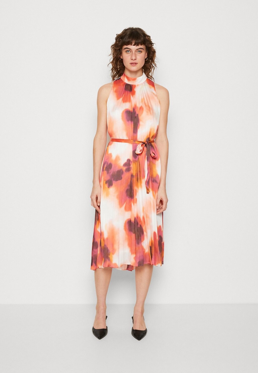 

Элегантное платье Esprit
