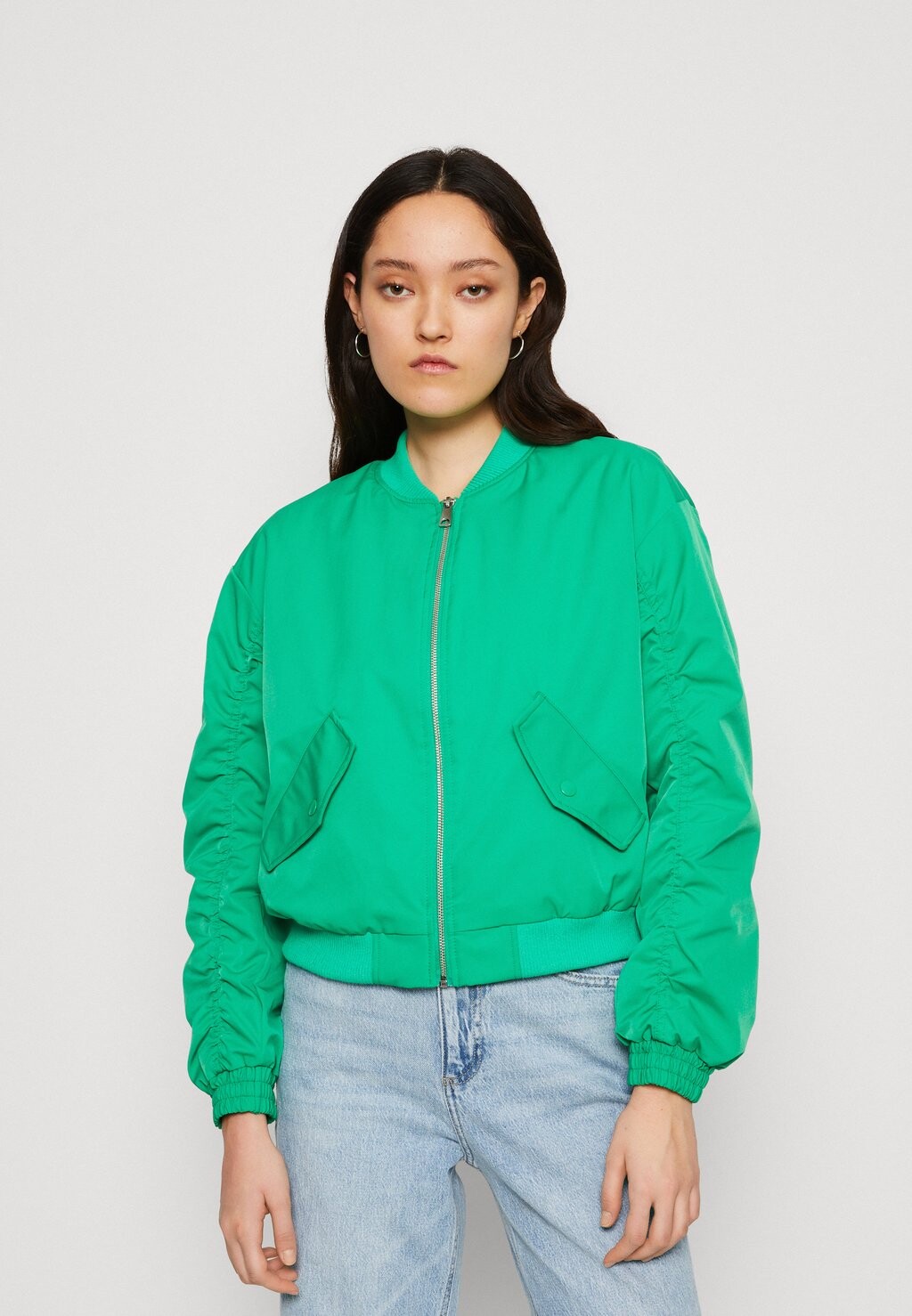 

Куртка-бомбер Vero Moda, зеленый