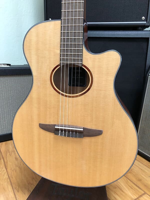 

Акустическая гитара Yamaha NTX1 Cutaway Nylon with Electronics - Natural
