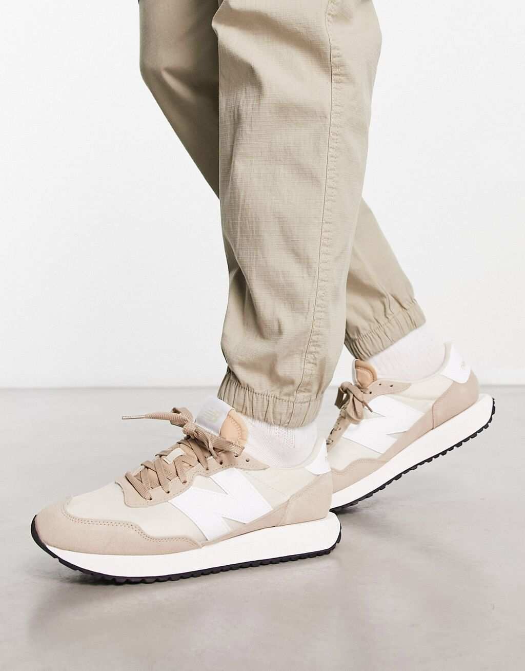 

Кроссовки New Balance 237 бежево-овсяного цвета