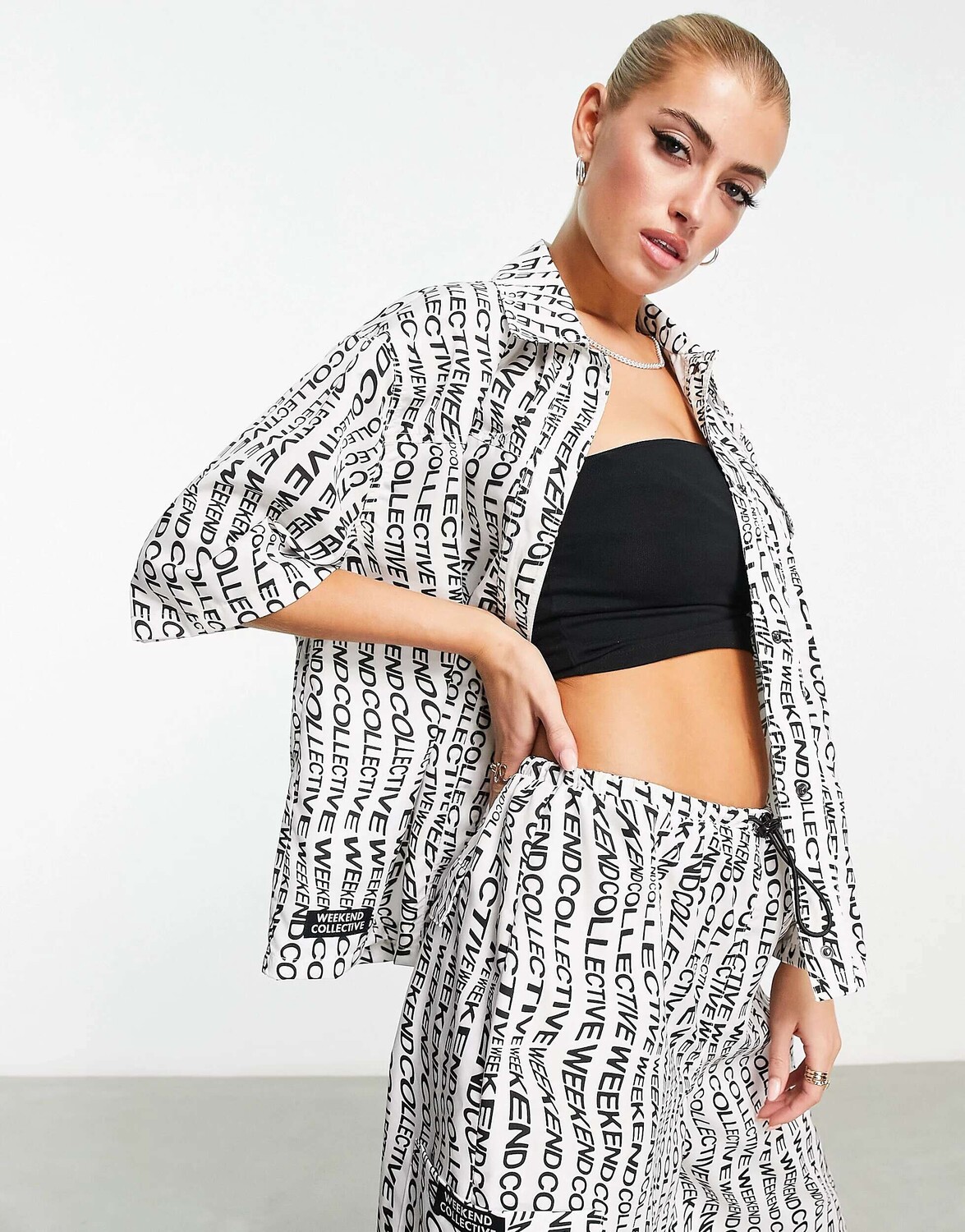 

Рубашка ASOS Weekend Collective с монограммным логотипом