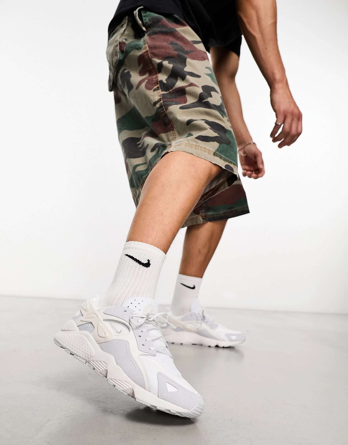 

Белые и серые кроссовки Nike Air Huarache Runner, Белый
