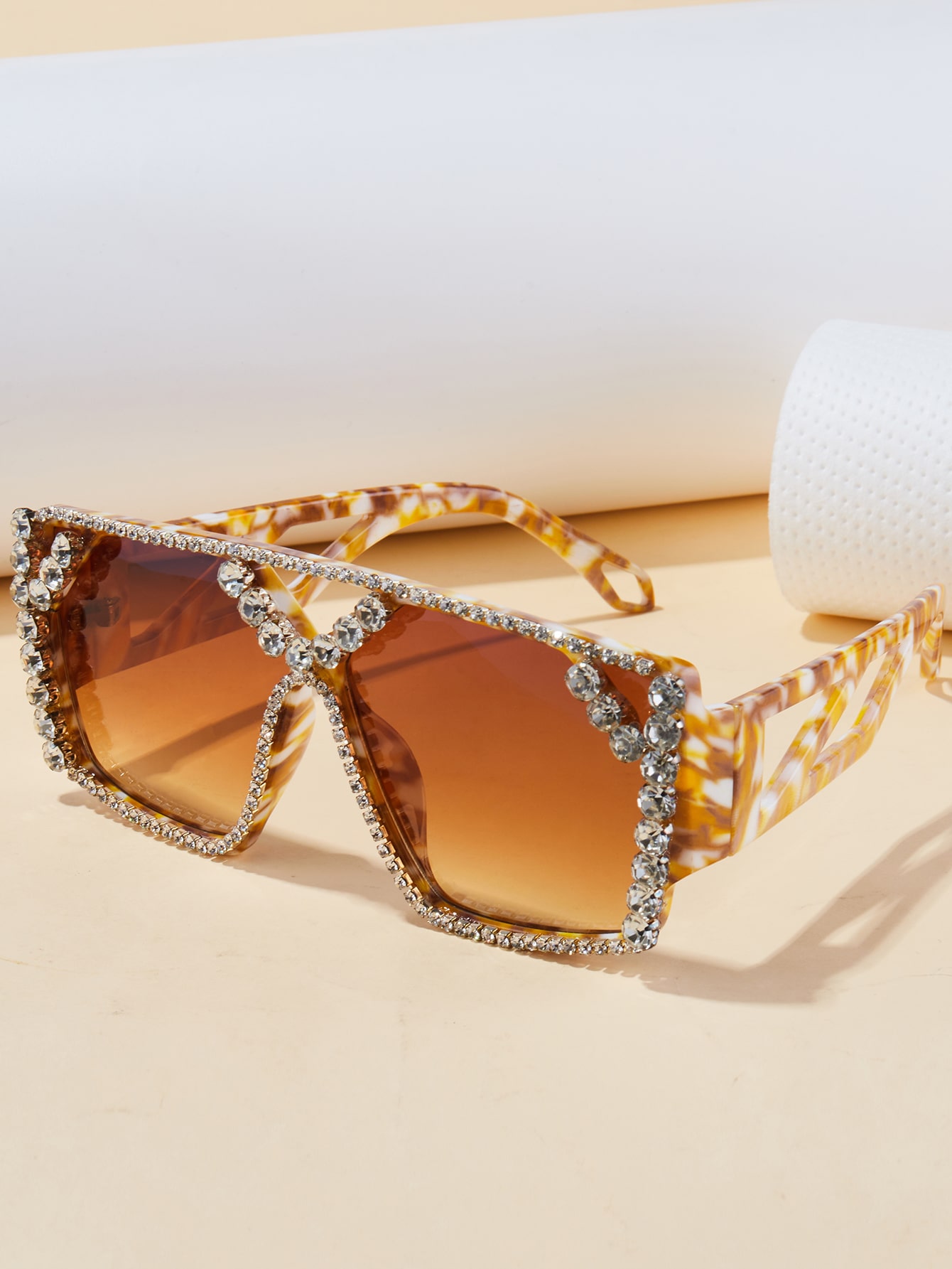 1шт Женские большие полые солнцезащитные очки с геометрическим рисунком и декором из стразов цена и фото