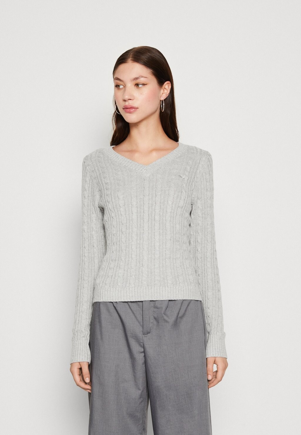 

Свитшот Hollister Co. ICON V NECK, серый