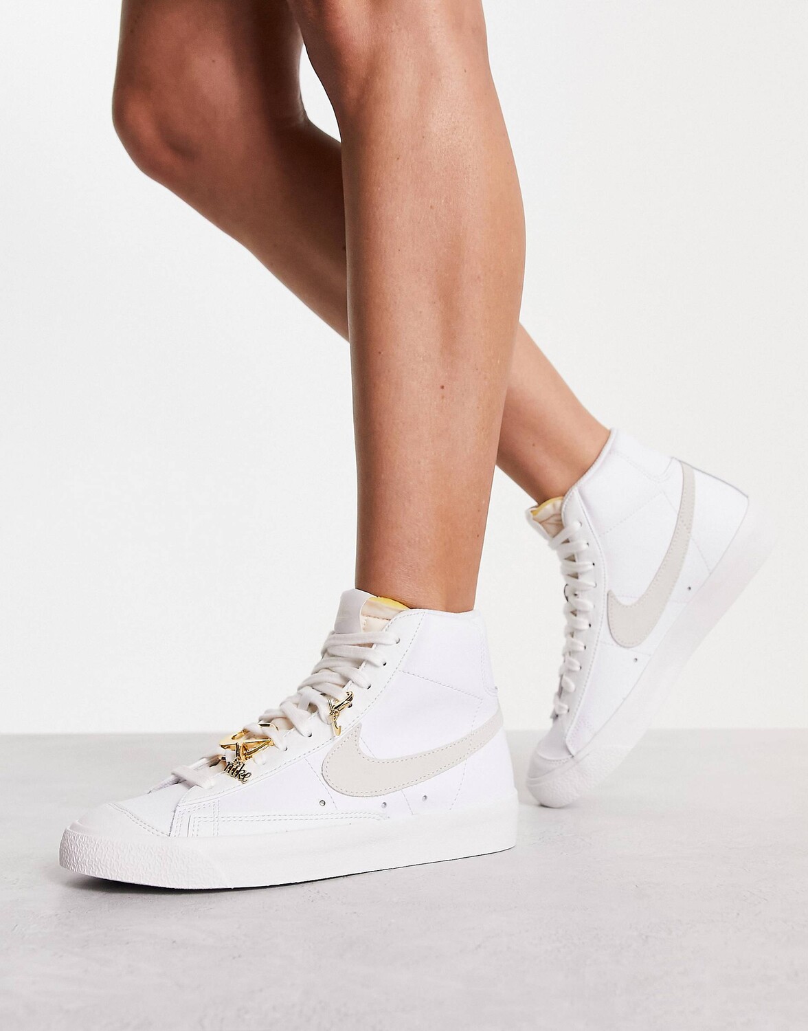

Белые кроссовки с украшениями Nike Blazer Mid '77, Белый
