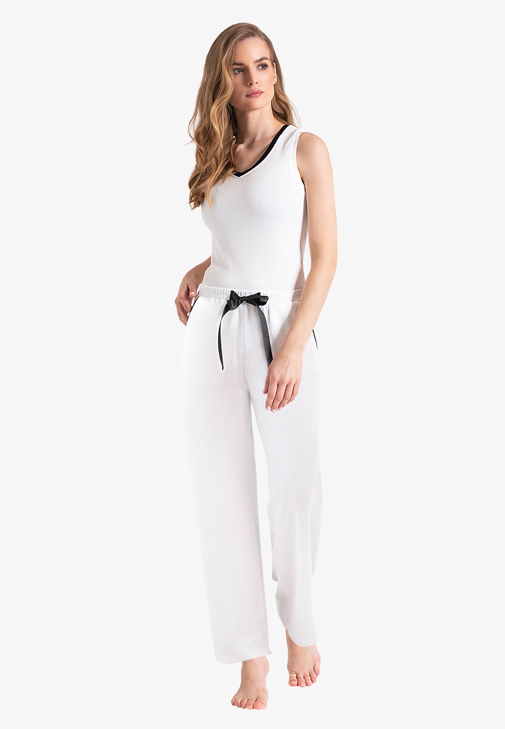 Пижамы Mon Amie, белый mon amie пилка хрустальная 180 х 19 мм