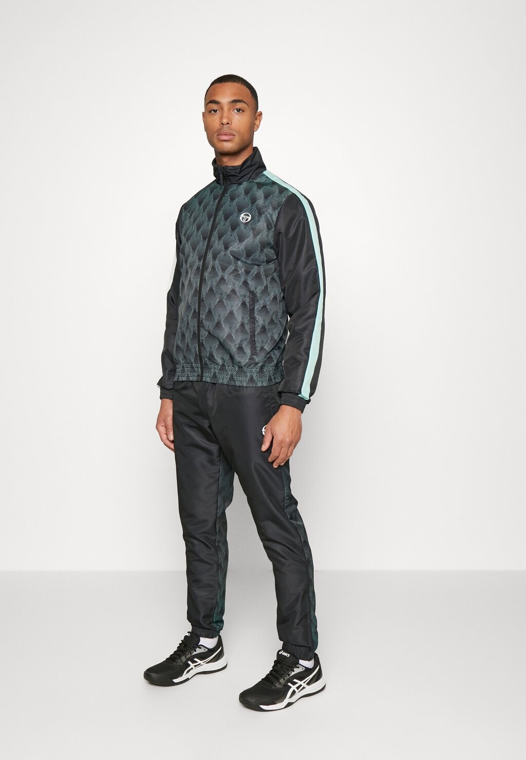 

Спортивный костюм Sergio Tacchini