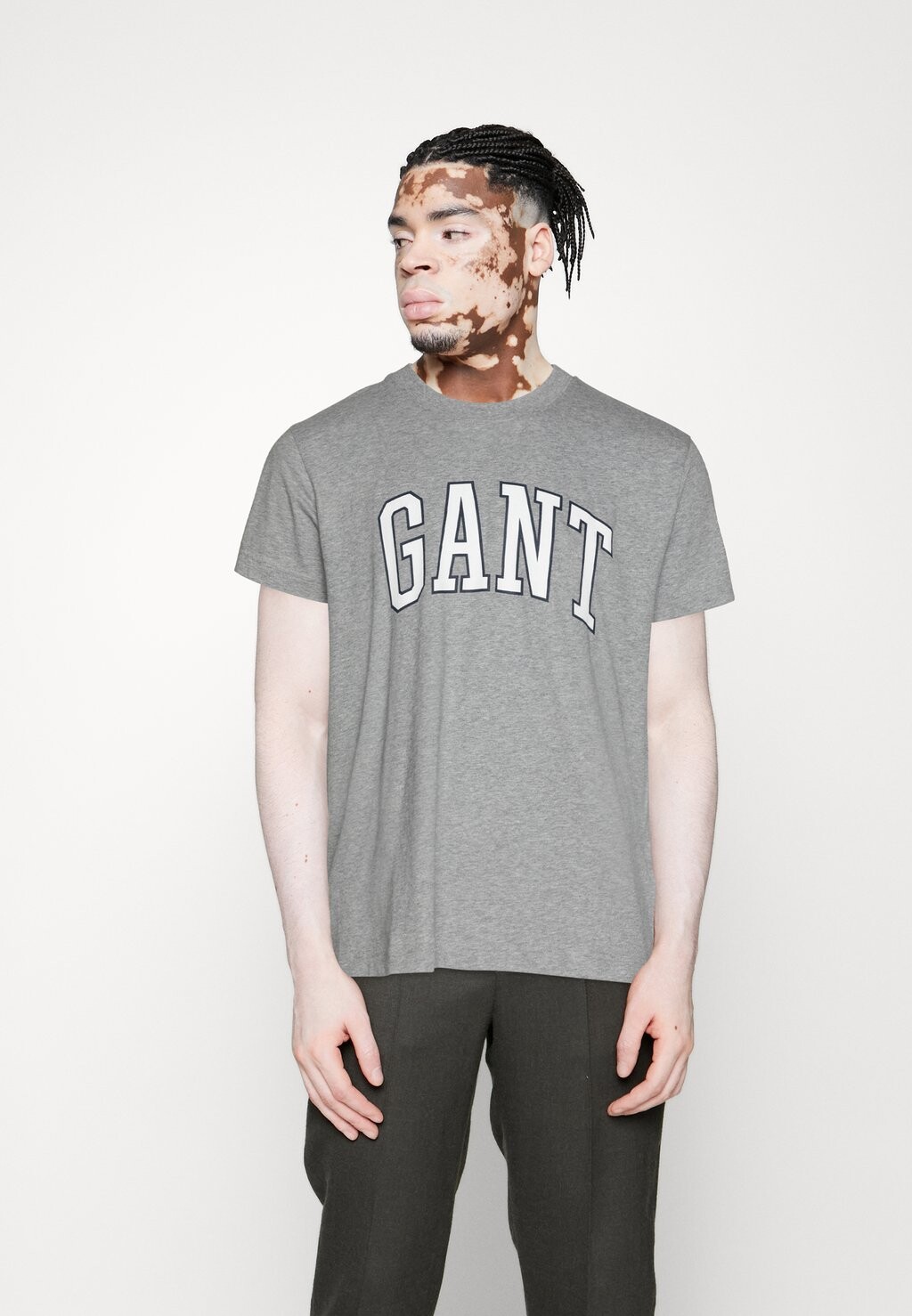 

Футболка с принтом GANT, серый