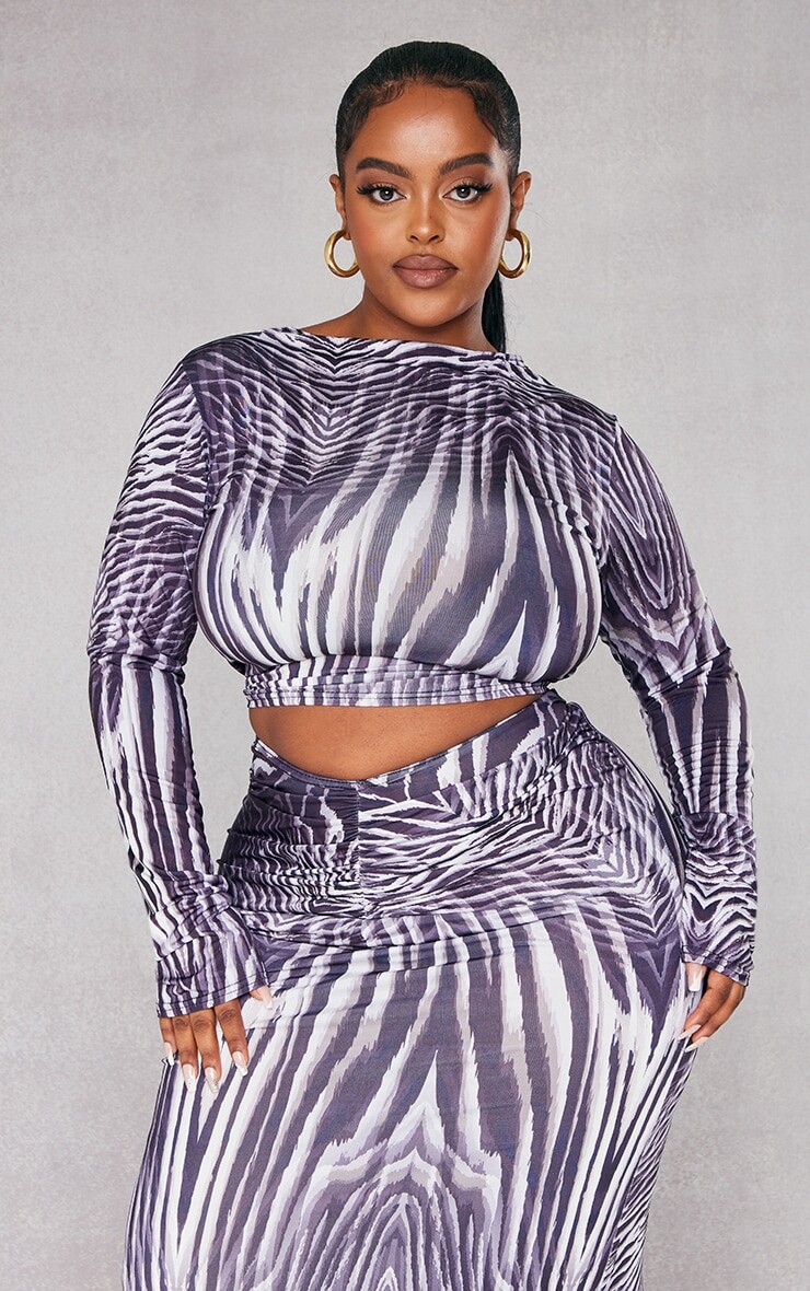 

PrettyLittleThing Облегающий топ с длинными рукавами и круглым вырезом Plus Zebra