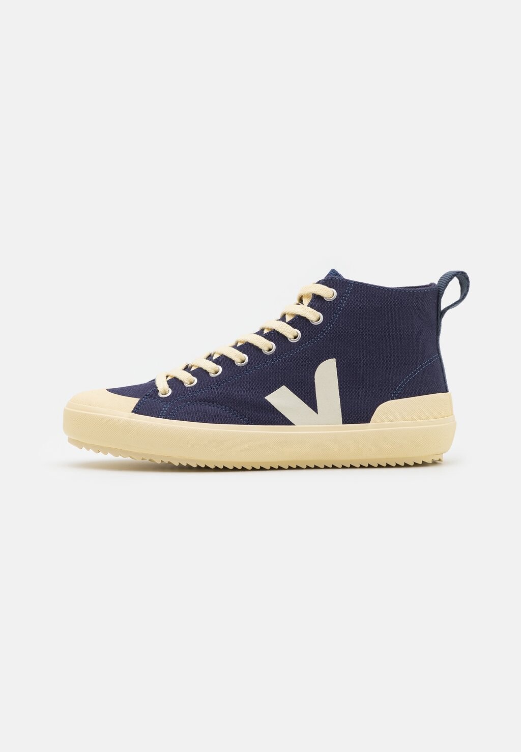 

Высокие кроссовки Veja