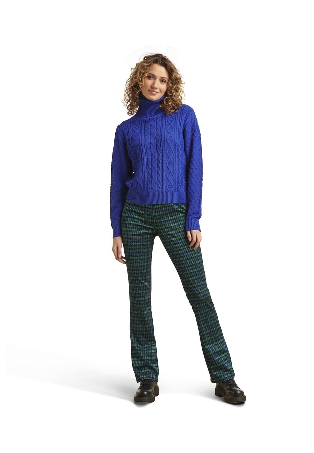 

Вязаный свитер TEXTURED TURTLENECK Smashed Lemon, цвет cobalt