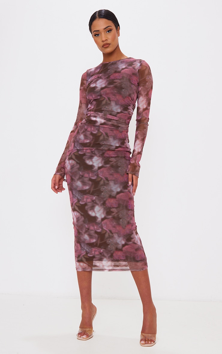 цена PrettyLittleThing Высокое розовое платье мидакси со сборками и цветочным принтом