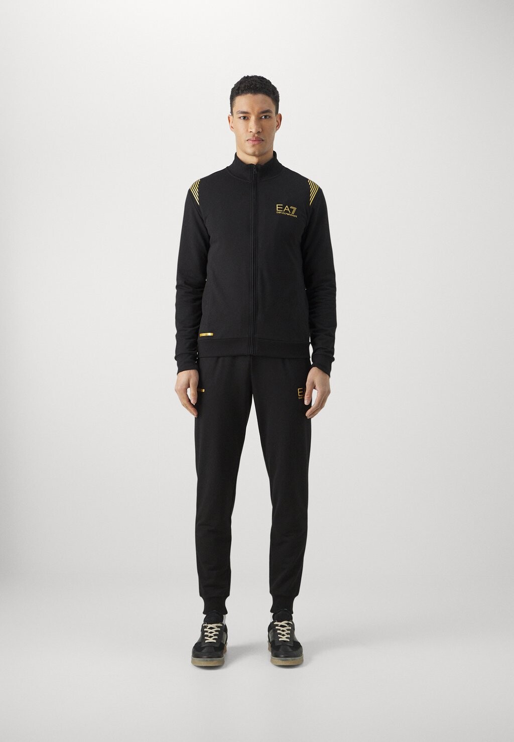 

Спортивный костюм EA7 Emporio Armani, цвет black/gold