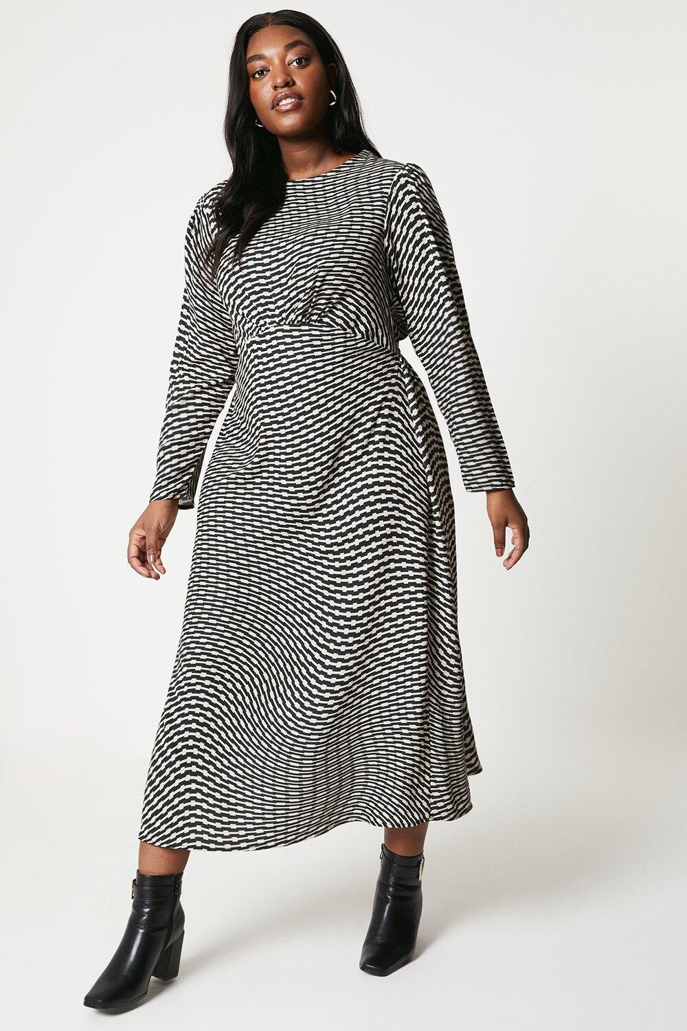 

Платье миди с длинными рукавами Curve Geo Empire Dorothy Perkins, бежевый
