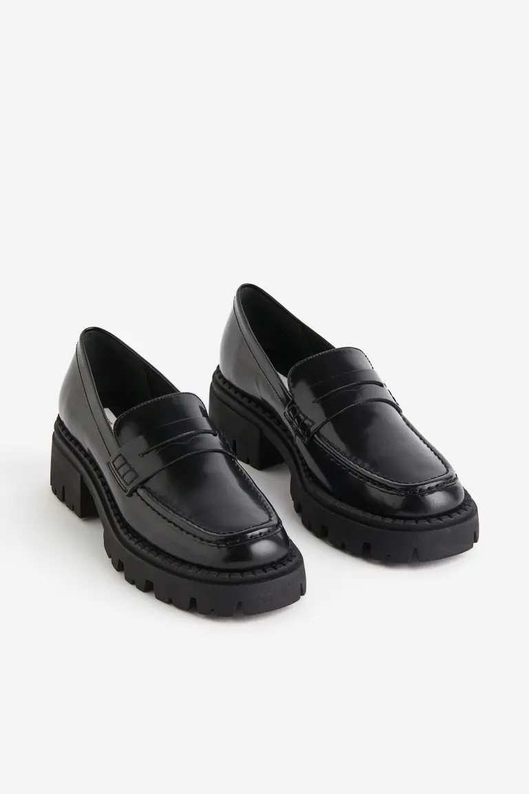 цена Закрытые кожаные туфли на массивной подошве H&M, черный