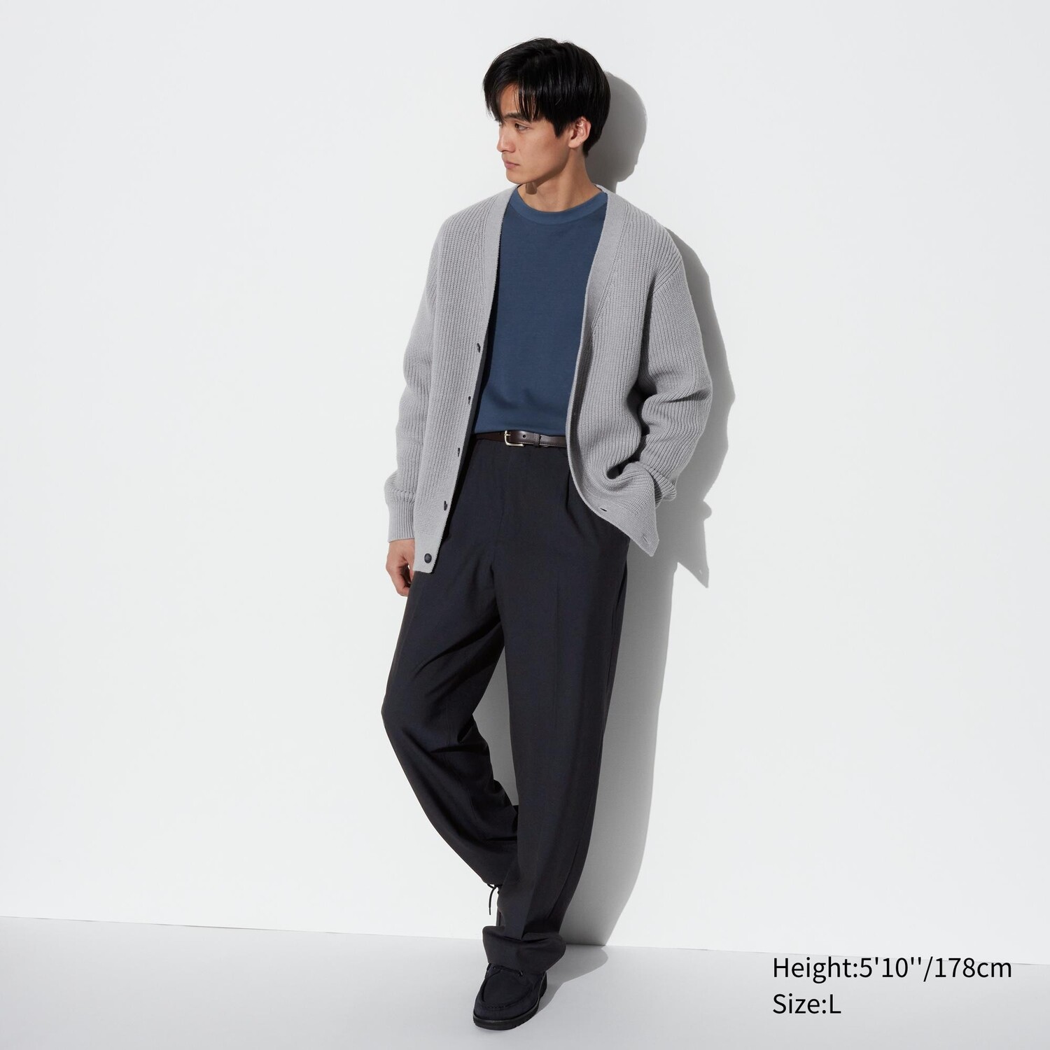 

Брюки UNIQLO широкие плиссированные, темно-синий
