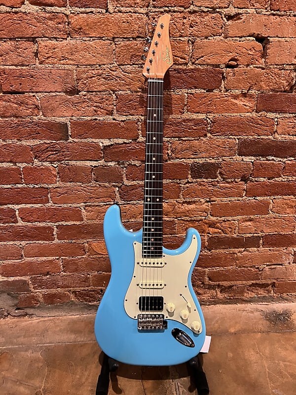 

Электрогитара SUHR CLASSIC S VINTAGE ROASTED MAPLE - DAPHNE BLUE