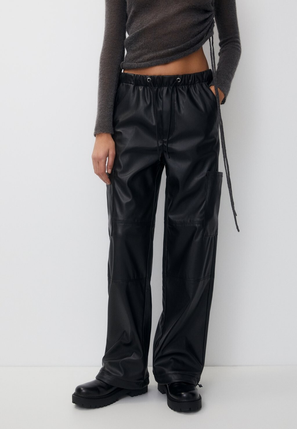

Брюки Jogger PULL&BEAR, черный