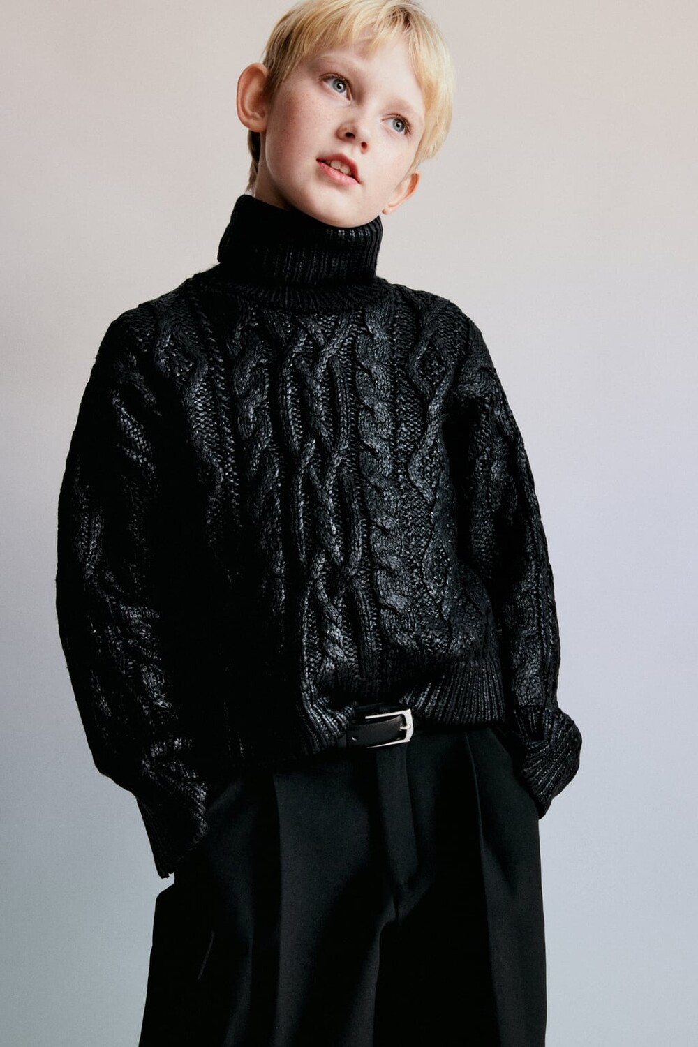 

Трикотажный свитер из фольги ZARA, черный