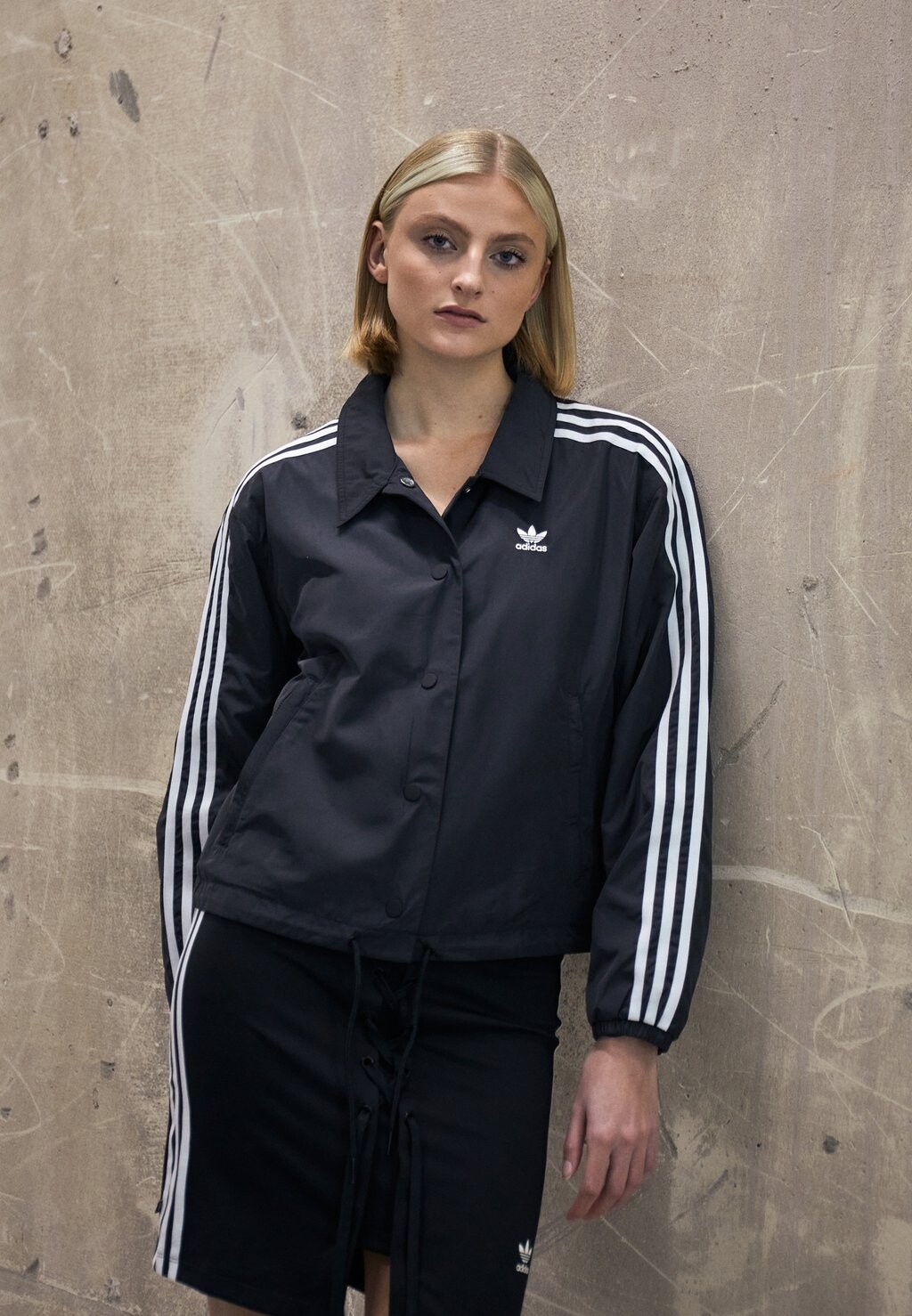 

Летняя куртка adidas Originals, черный