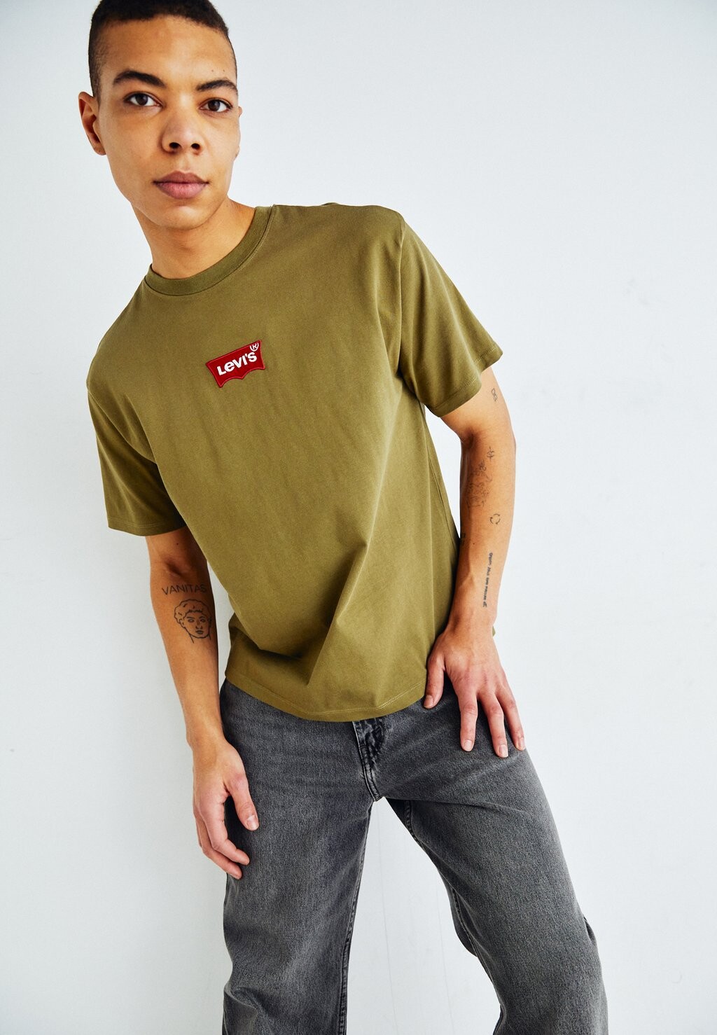 

Футболка с принтом VINTAGE FIT Levi's, оливковый