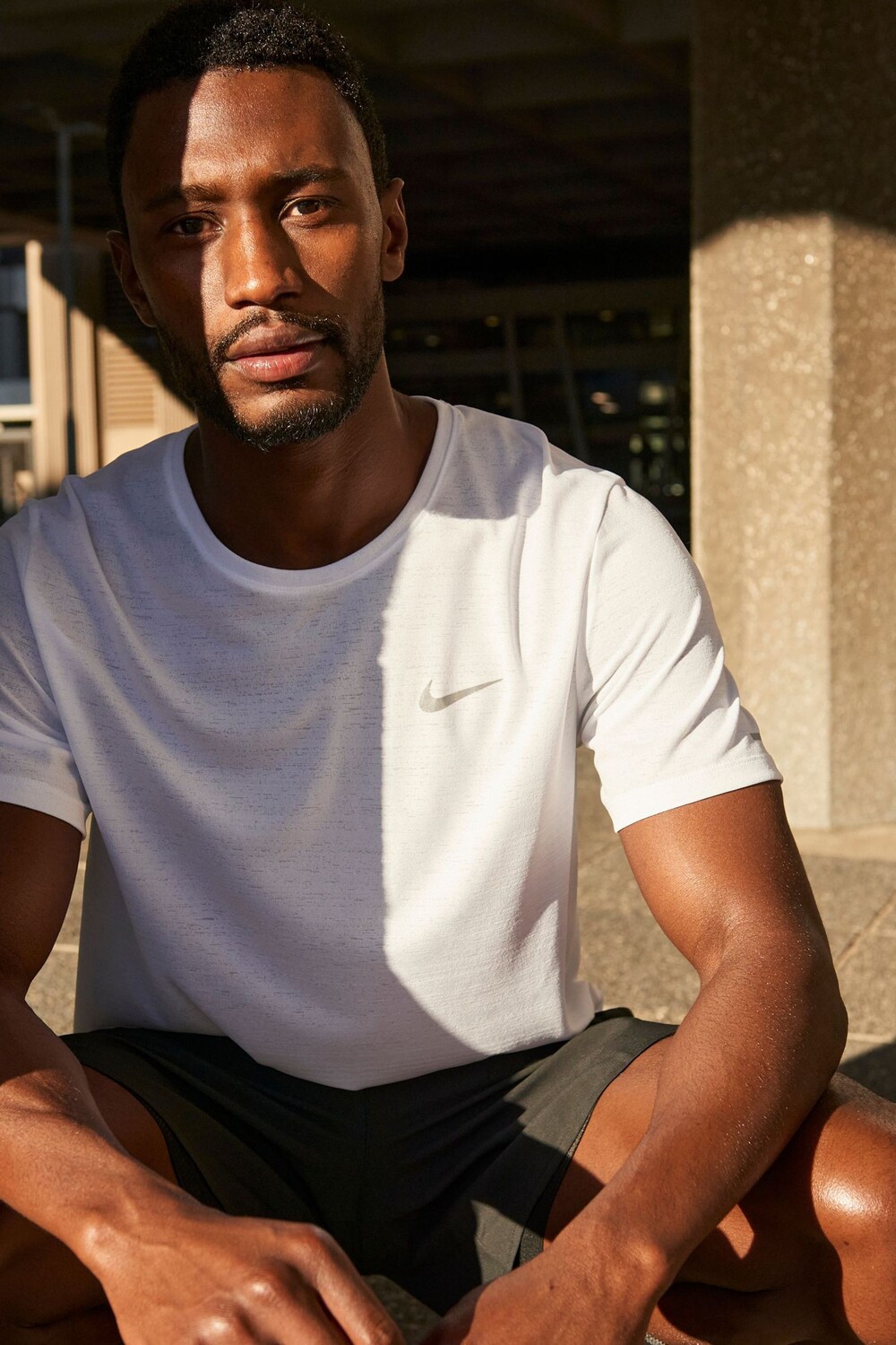 

Беговая футболка Dri-FIT Miler Nike, белый