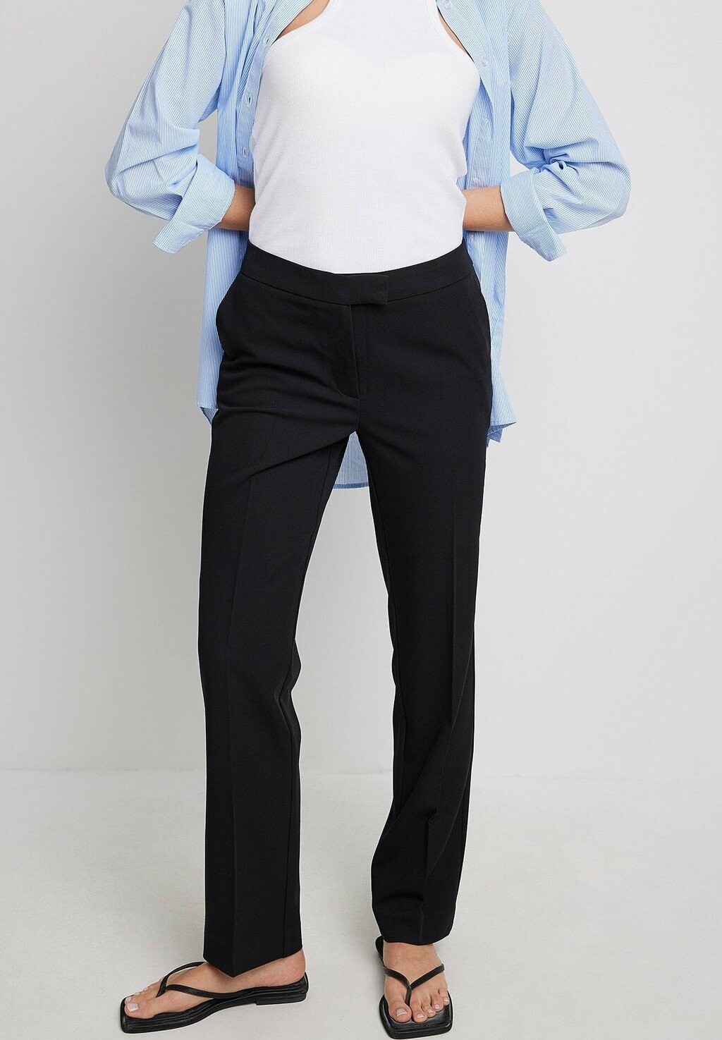 

Брюки MIT NIEDRIGER TAILLE NA-KD, цвет black