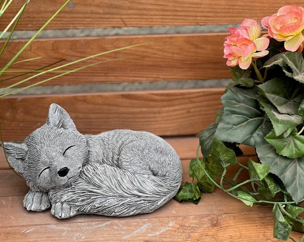 

Stoneandstyle каменная фигурка лиса щенок Рейни спит морозоустойчивая