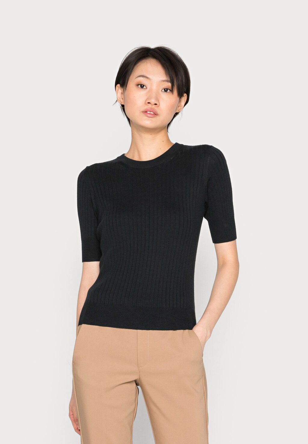 

Базовая футболка edc by Esprit, черный