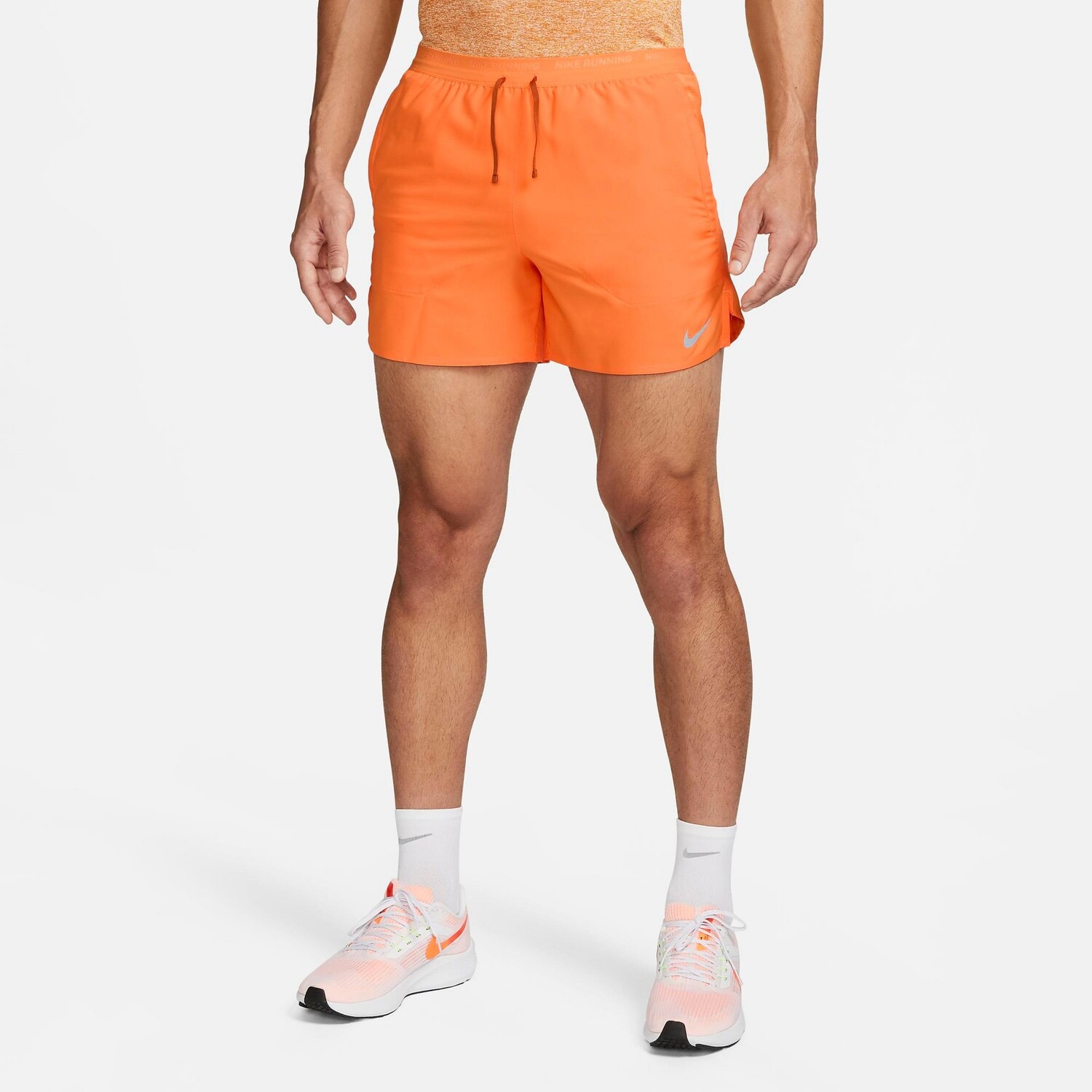 

Мужские шорты для бега Nike Dri-FIT Stride 5 дюймов с короткой подкладкой, апельсин
