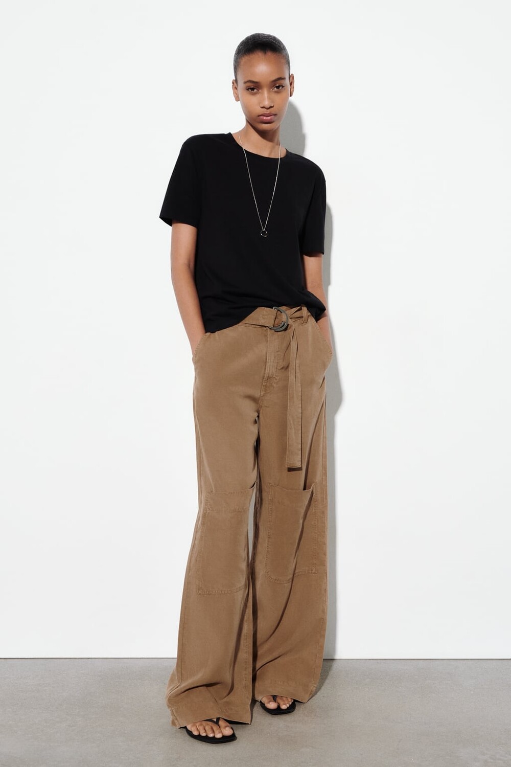 

Базовая футболка ZARA, черный