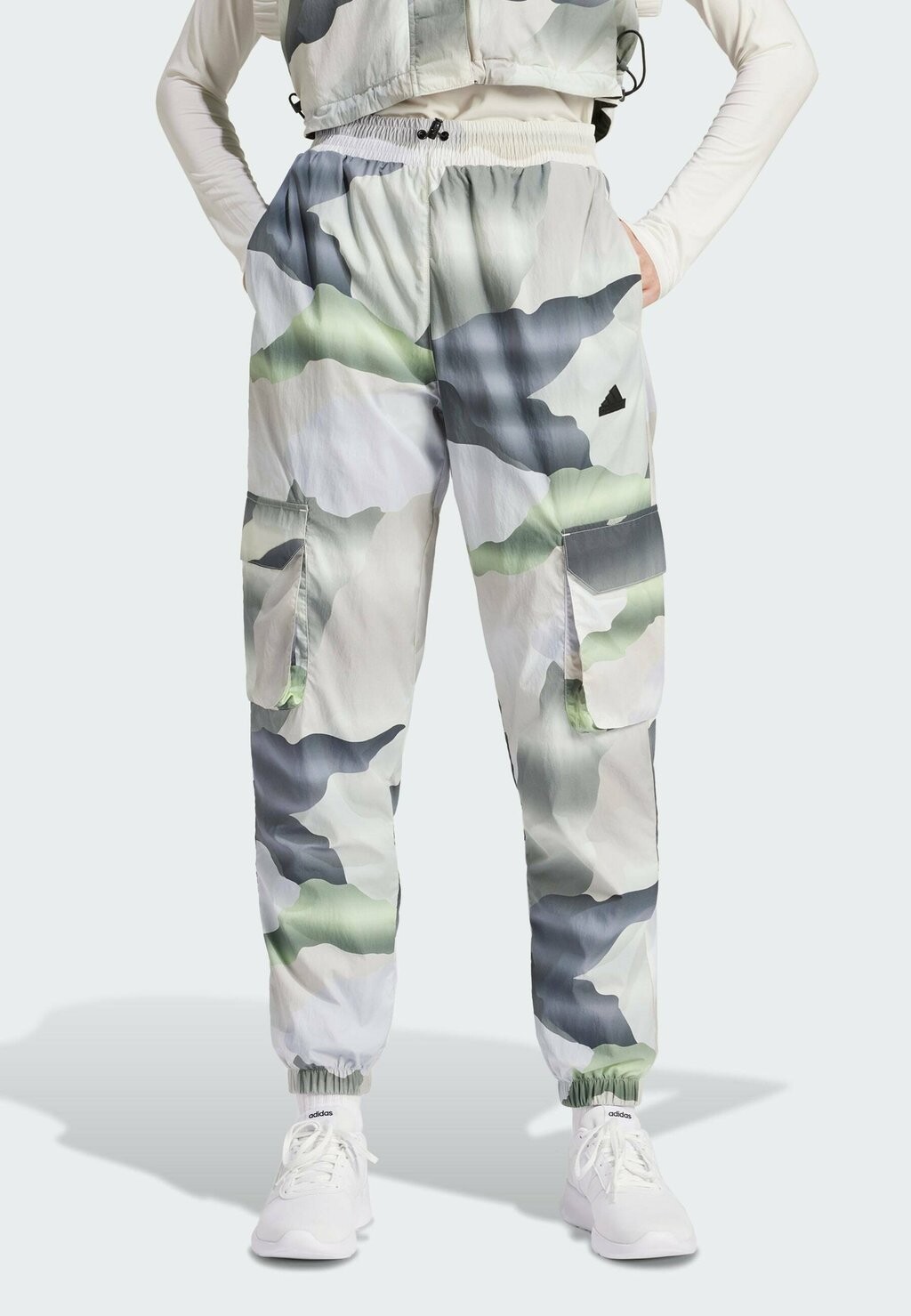 

Брюки adidas Sportswear CITY ESCAPE CAMO PRINT, цвет legend ivy carbon