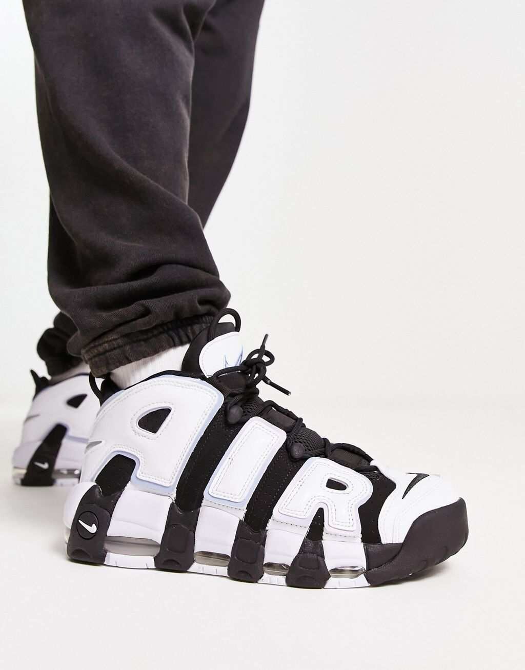 

Черно-белые кроссовки Nike Air More Uptempo '96