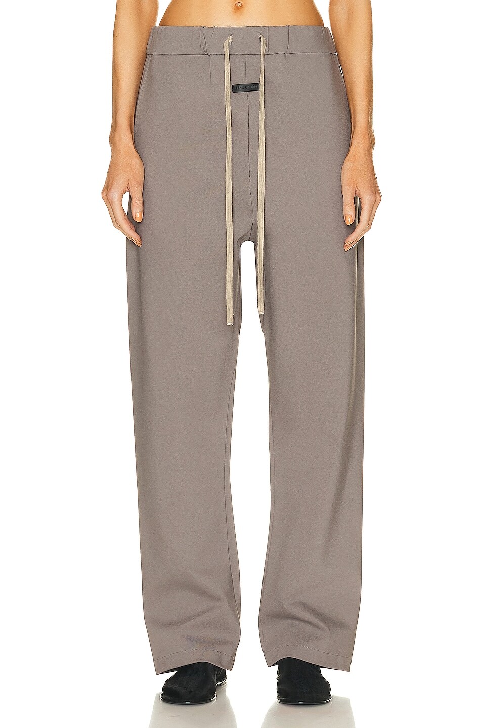 

Брюки Fear Of God Eternal Viscose Relaxed, цвет dusty concrete