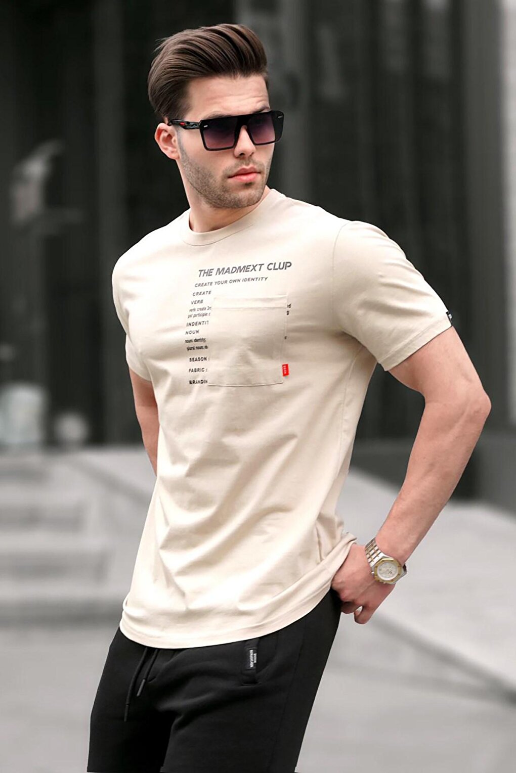 Бежевая мужская футболка с карманным принтом 5861 MADMEXT