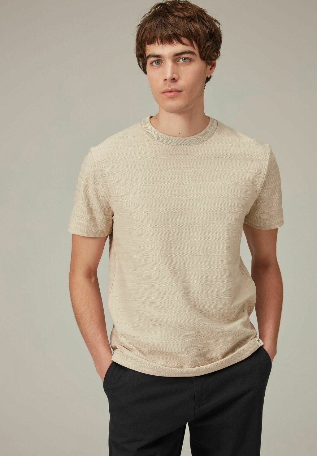 

Футболка базовая TEXTURED-REGULAR FIT Next, цвет light stone