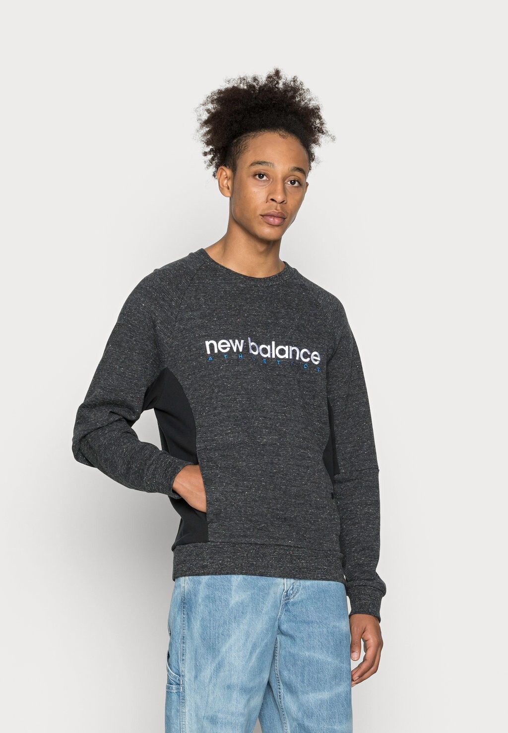 

Толстовка New Balance