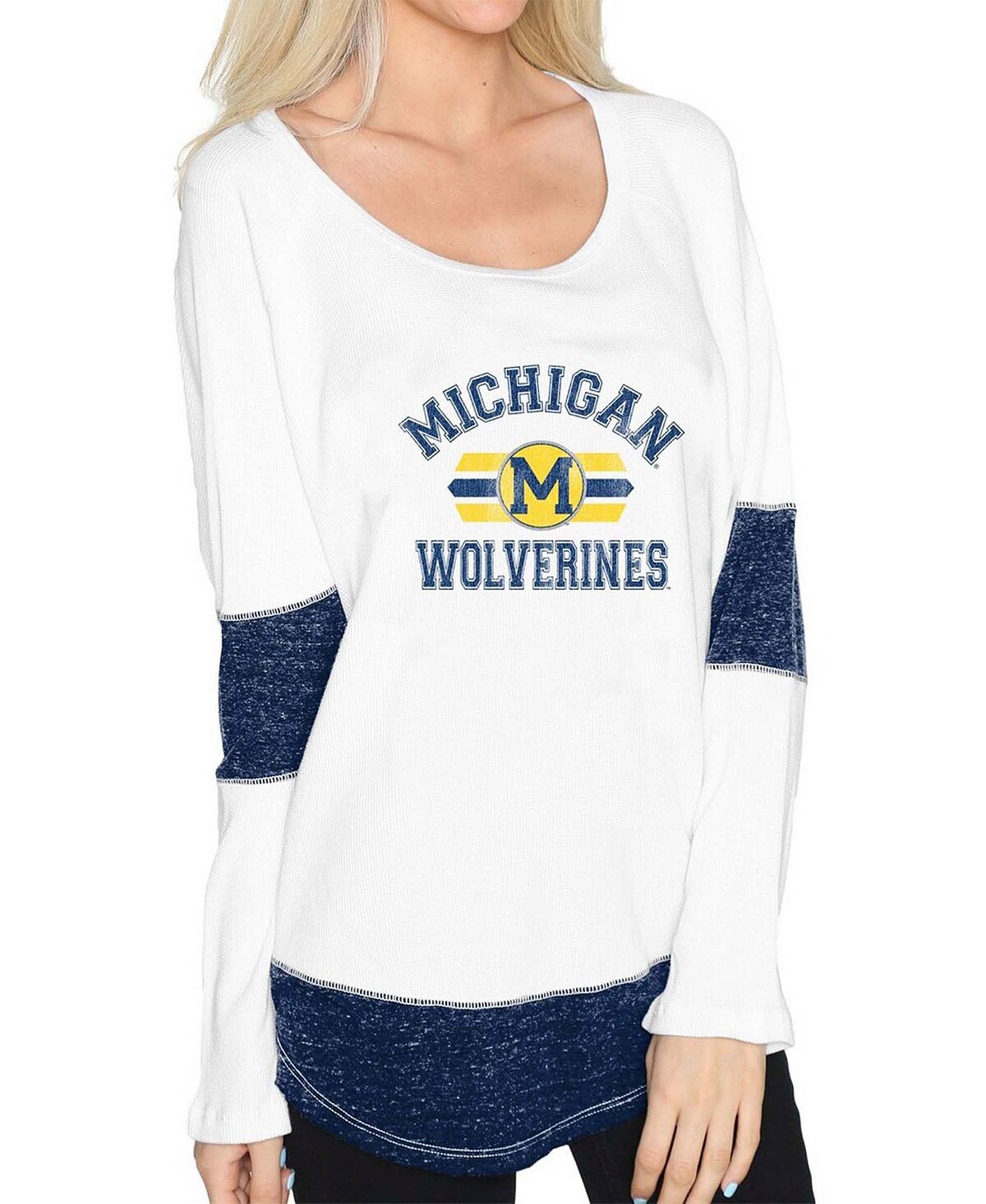 

Женская белая термофутболка с длинными рукавами и контрастным рисунком Michigan Wolverines Boyfriend Original Retro Brand, белый