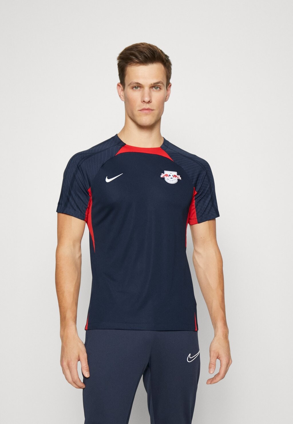 

Спортивная футболка Nike