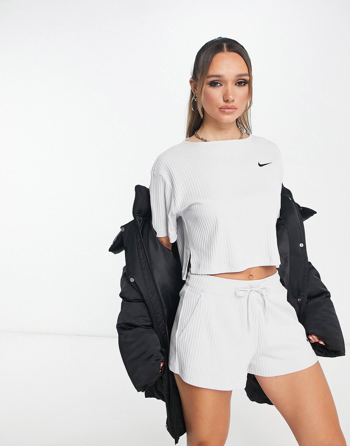 

Серая футболка из джерси в рубчик Nike, Серый
