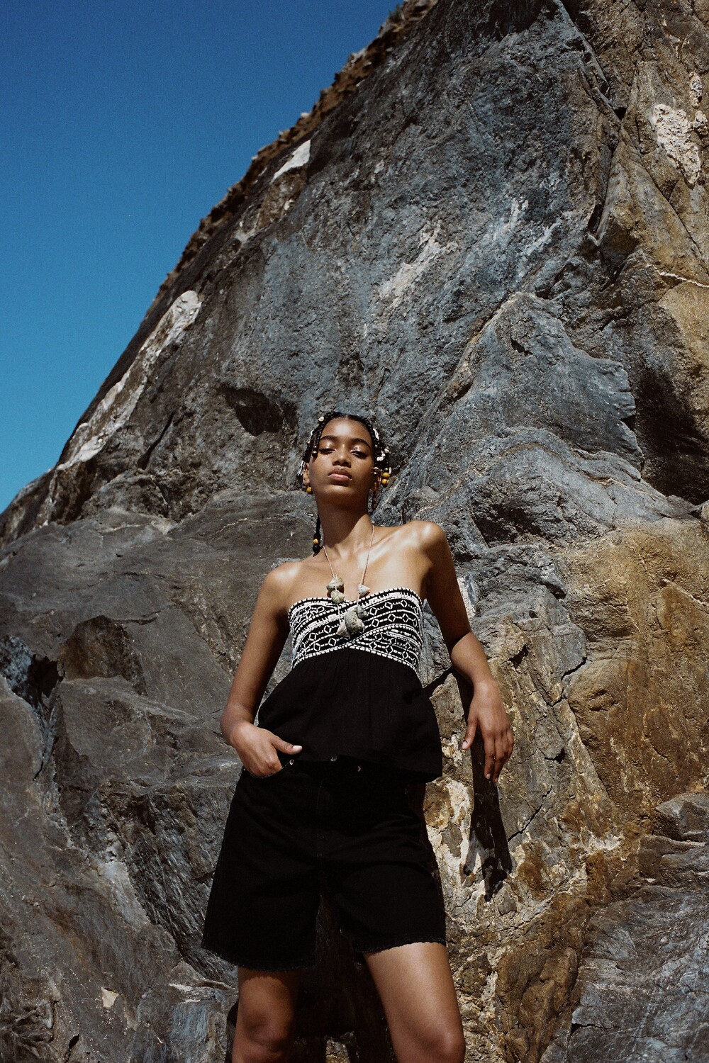 

Топ из смешанной льна с вышивкой без бремен Zara, черный
