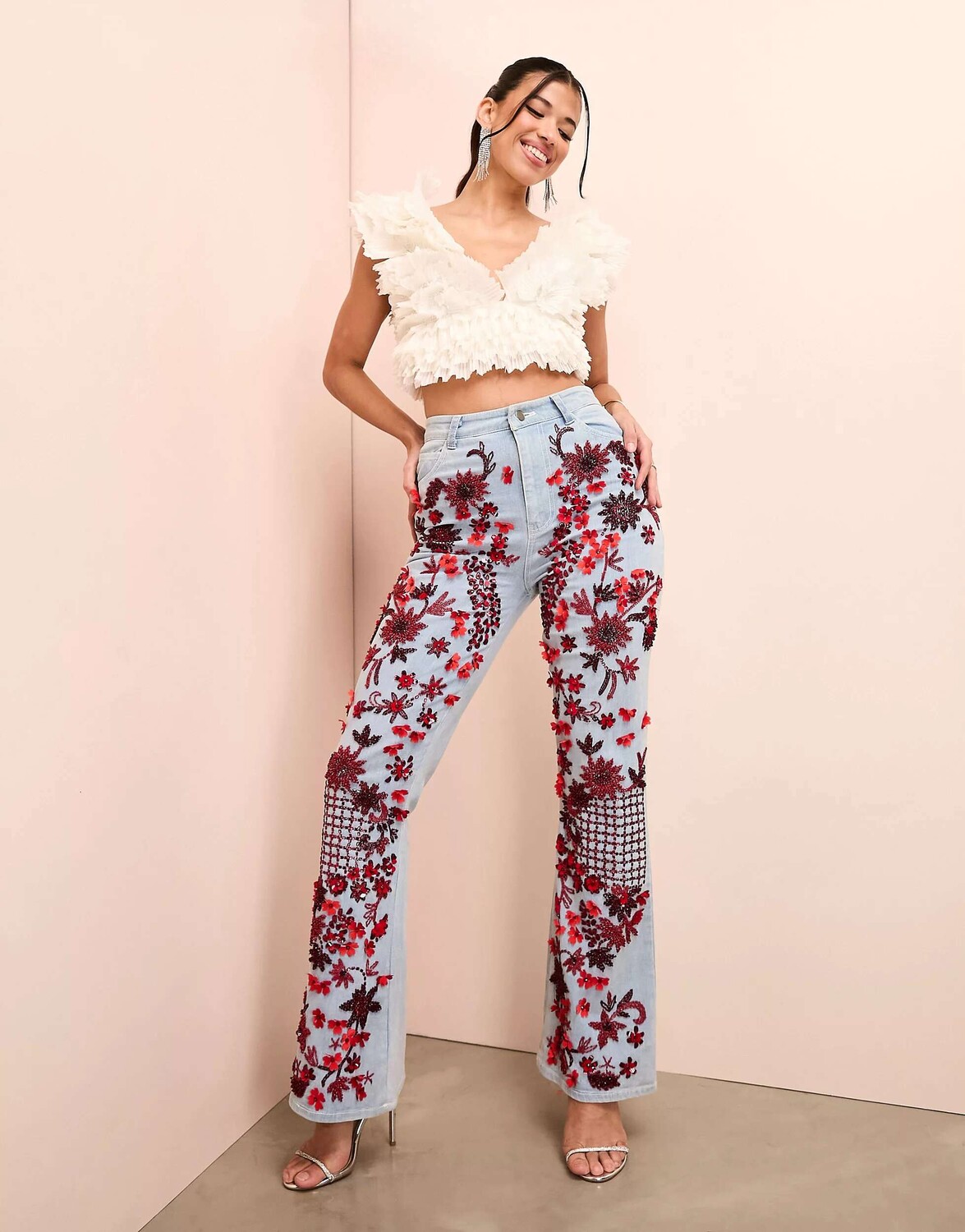 

Красные расклешенные джинсы с украшением ASOS LUXE