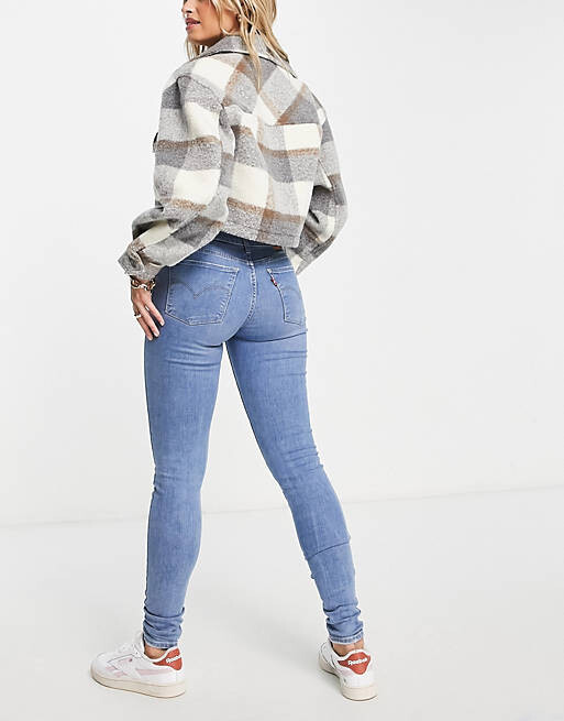 

Светлые джинсы суперскинни Levi's 710
