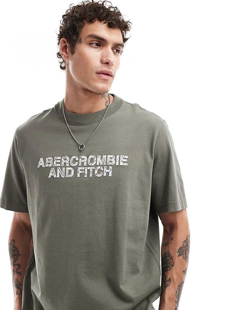 

Abercrombie & Fitch – Оливково-зеленая футболка оверсайз с логотипом
