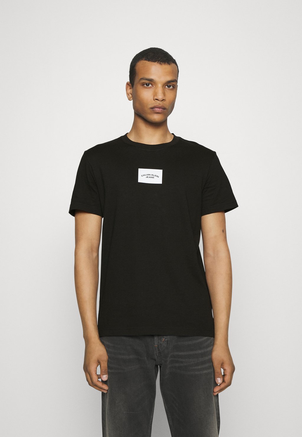 

Футболка с принтом Calvin Klein Jeans, черный