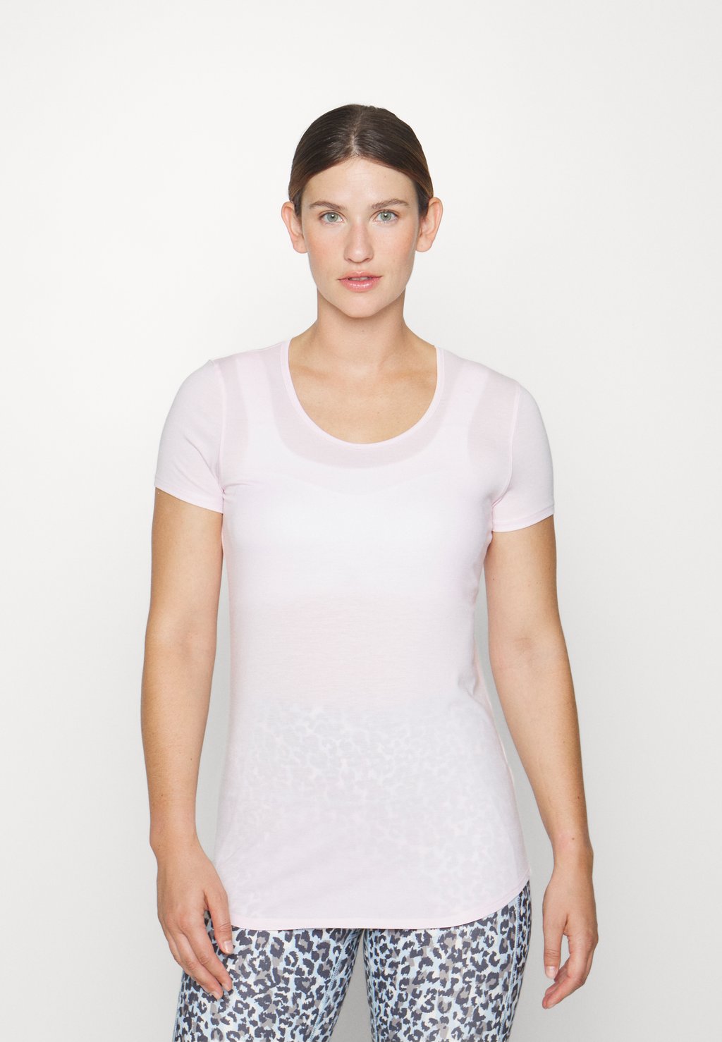 Спортивная футболка Cotton On Body, розовый джинсовый комбинезон в стиле ретро cotton on cotton on