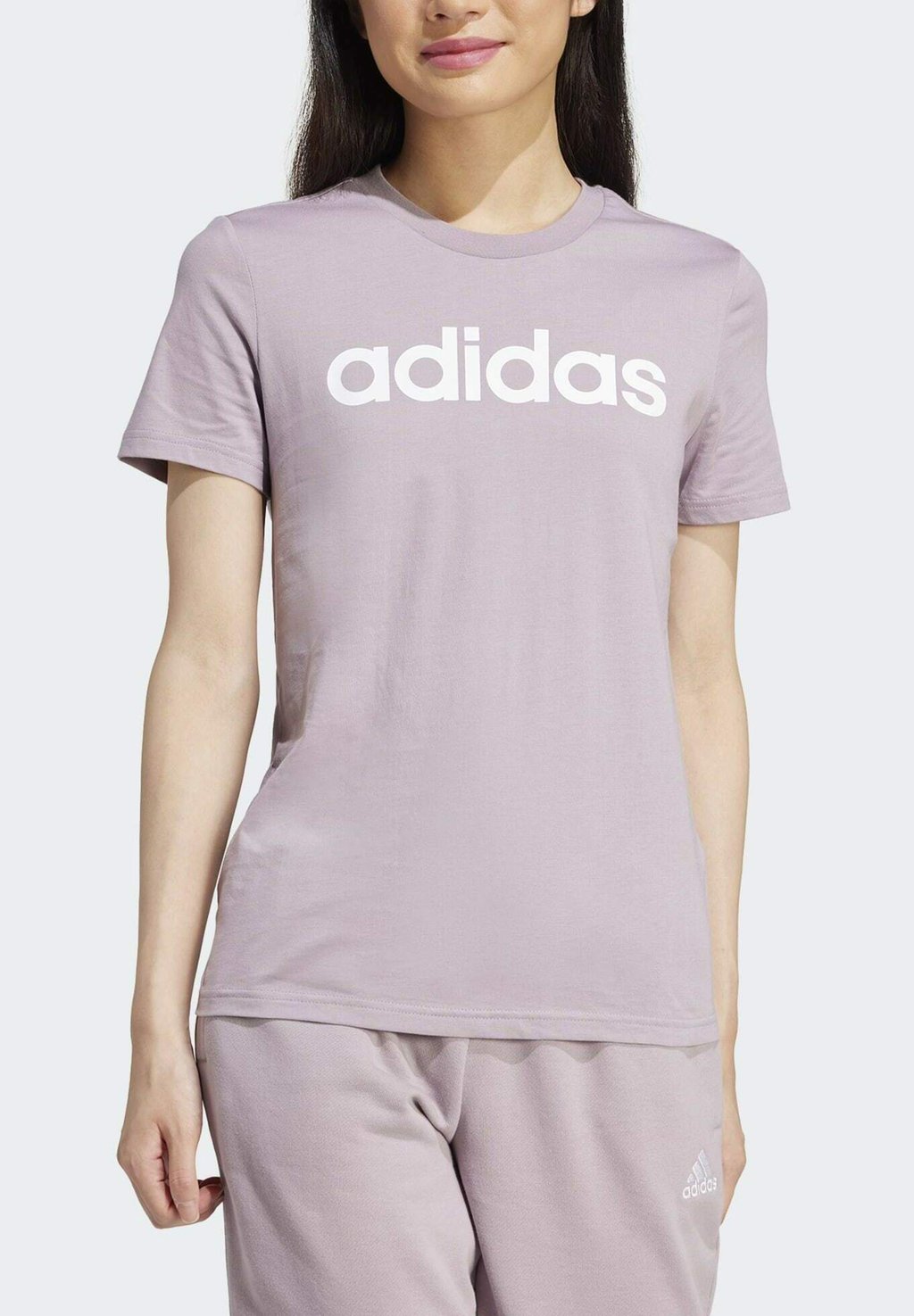 Футболка с принтом ESSENTIALS LOGO adidas Sportswear, цвет preloved fig white