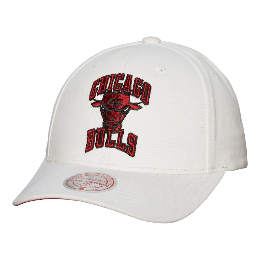 

Бейсболка Mitchell & Ness Chicago Bulls, белый